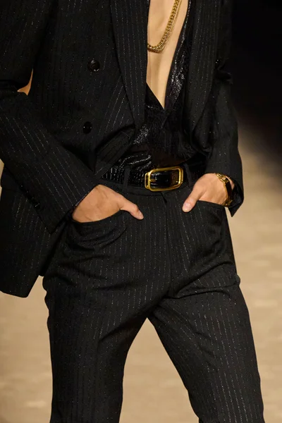 Look 25